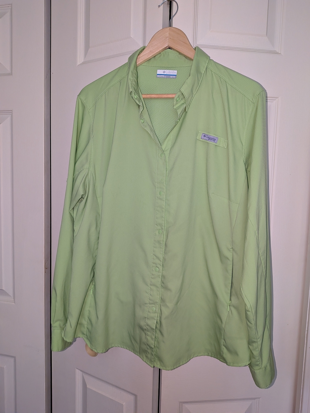 Columbia Light Green Women's Button-Down Shirt